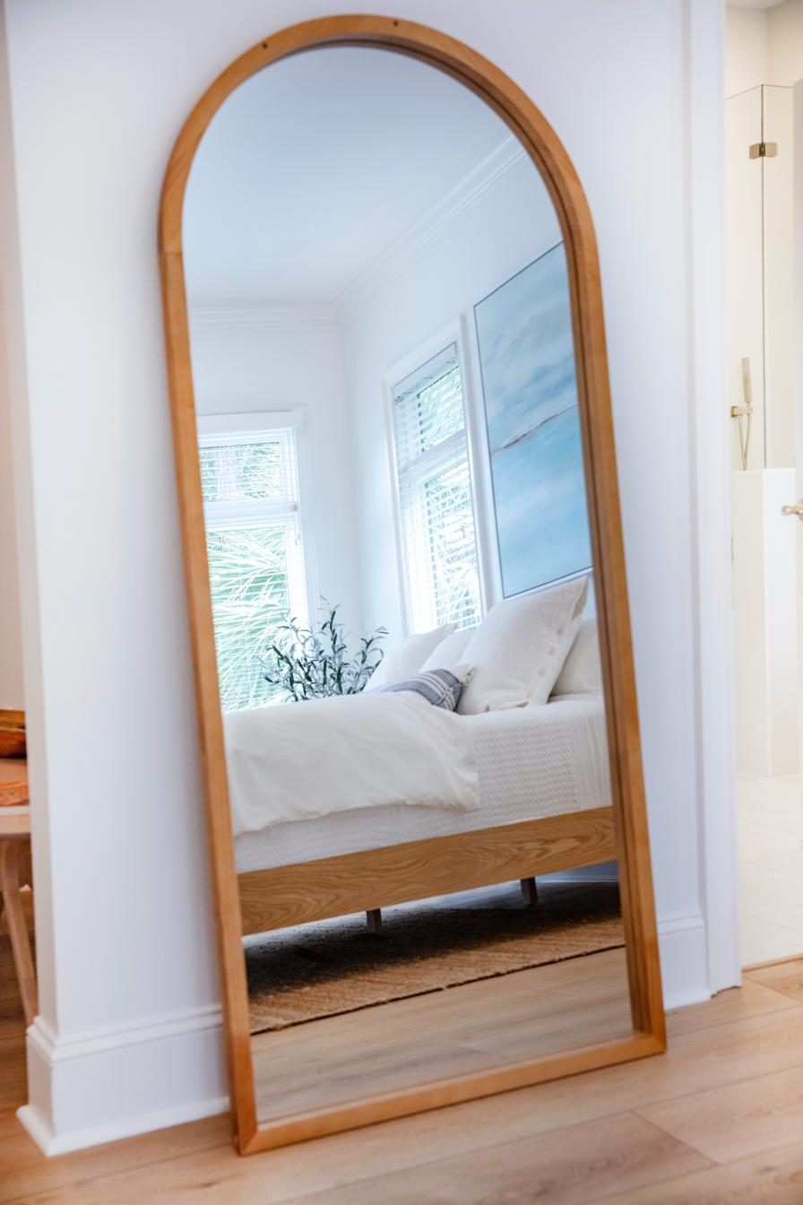 Mirror detail